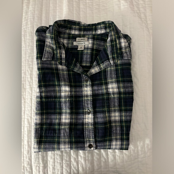 LL Bean Scotch Plaid Button Down Relaxed Fit Flannel - Picture 1 of 3